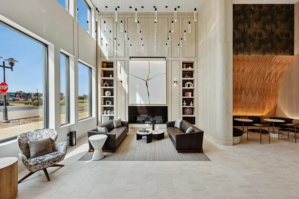 3 Bed 2 Bath Contemporary High-Rise Condo in Huntsville, AL - 2