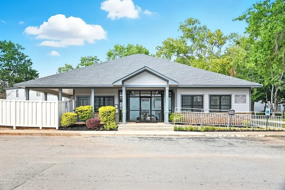 3 Bed 2 Bath Contemporary High-Rise Condo in Huntsville, AL - 1