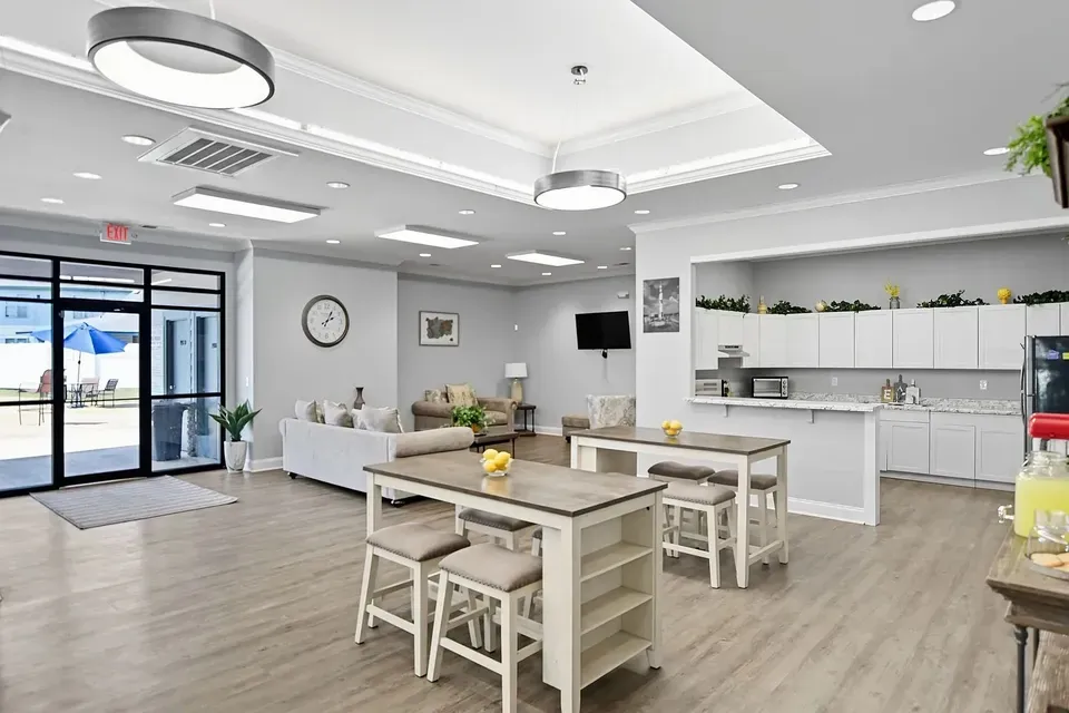 3 Bed 2 Bath Contemporary High-Rise Condo in Huntsville, AL - 2