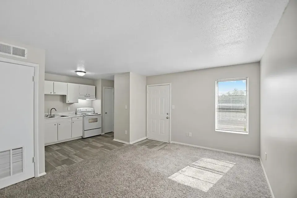 3 Bed 2 Bath Contemporary High-Rise Condo in Huntsville, AL - 4