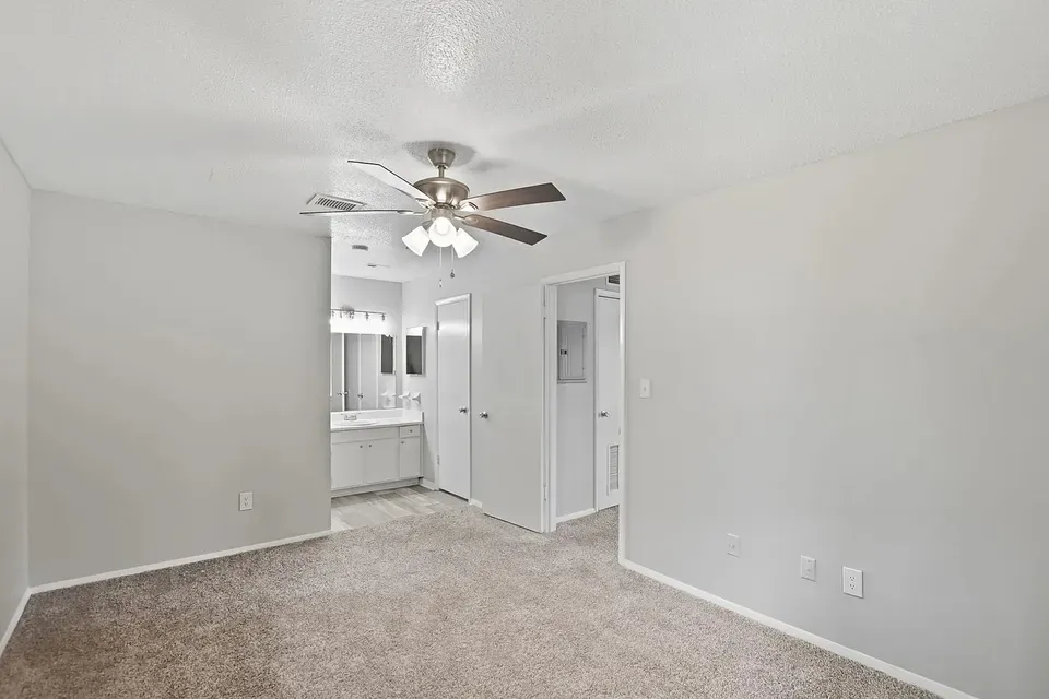 3 Bed 2 Bath Contemporary High-Rise Condo in Huntsville, AL - 5