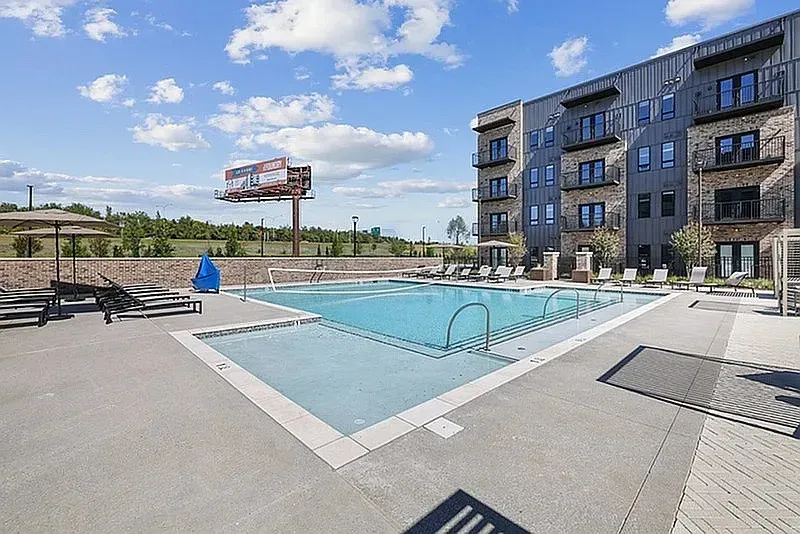 3 Bed 2 Bath Contemporary High-Rise Condo in Huntsville, AL - 2