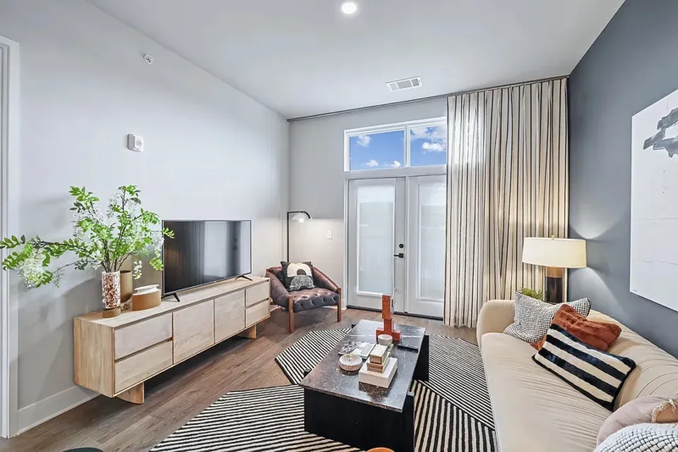 3 Bed 2 Bath Contemporary High-Rise Condo in Huntsville, AL - 4