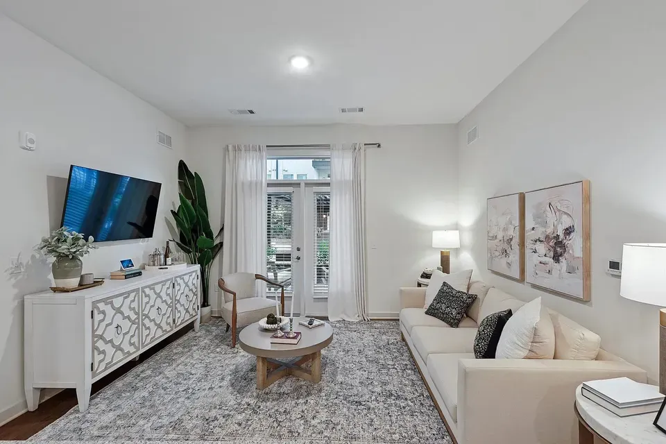 3 Bed 2 Bath Contemporary High-Rise Condo in Huntsville, AL - 2