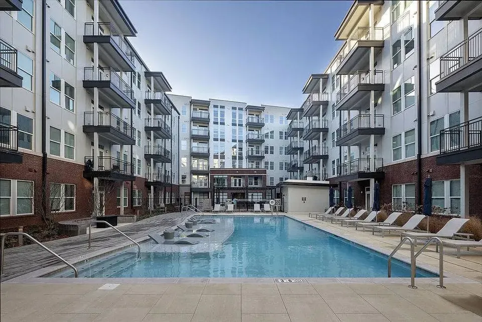 3 Bed 2 Bath Contemporary High-Rise Condo in Huntsville, AL - 4