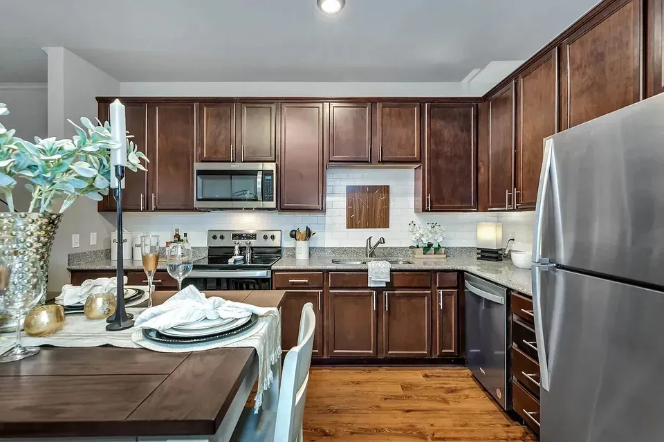 3 Bed 2 Bath Contemporary High-Rise Condo in Huntsville, AL - 2