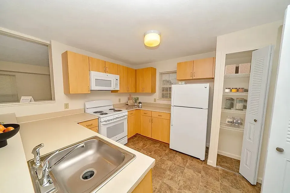 3 Bed 2 Bath Contemporary High-Rise Condo in Huntsville, AL - 2