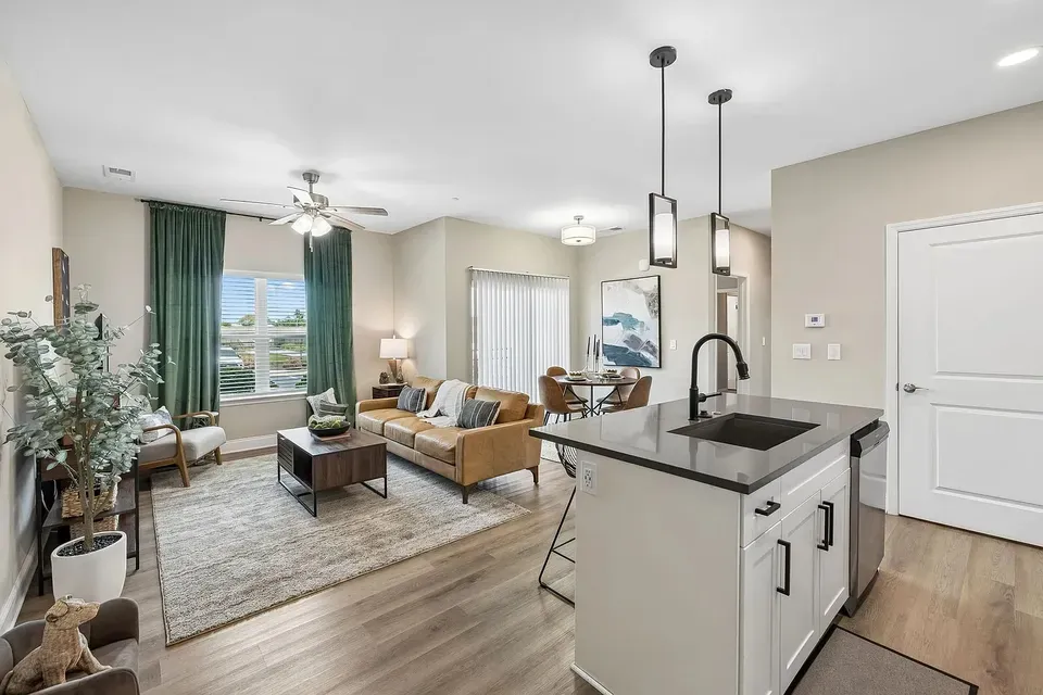 3 Bed 2 Bath Contemporary High-Rise Condo in Huntsville, AL - 1
