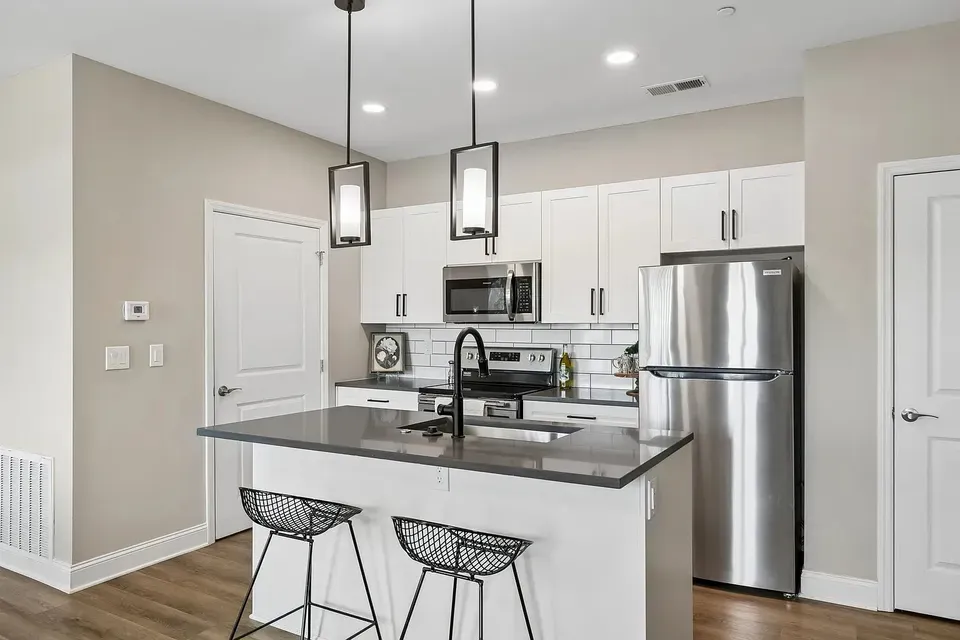 3 Bed 2 Bath Contemporary High-Rise Condo in Huntsville, AL - 2