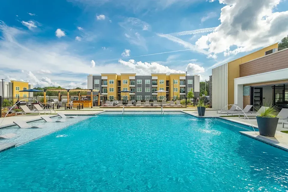 3 Bed 2 Bath Contemporary High-Rise Condo in Huntsville, AL - 3