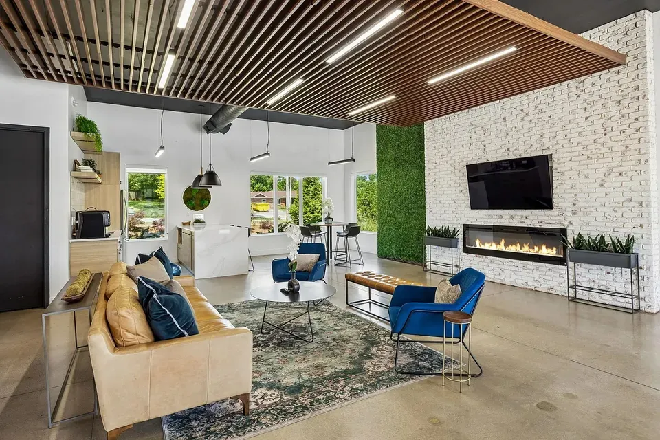 3 Bed 2 Bath Contemporary High-Rise Condo in Huntsville, AL - 4