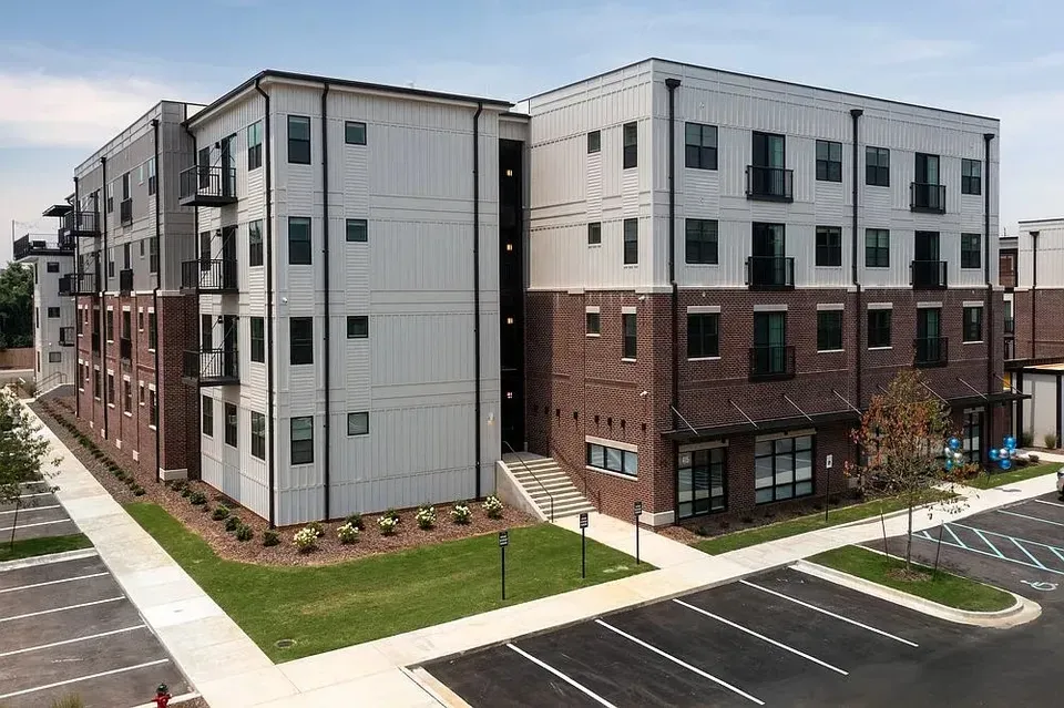 3 Bed 2 Bath Contemporary High-Rise Condo in Huntsville, AL - 2