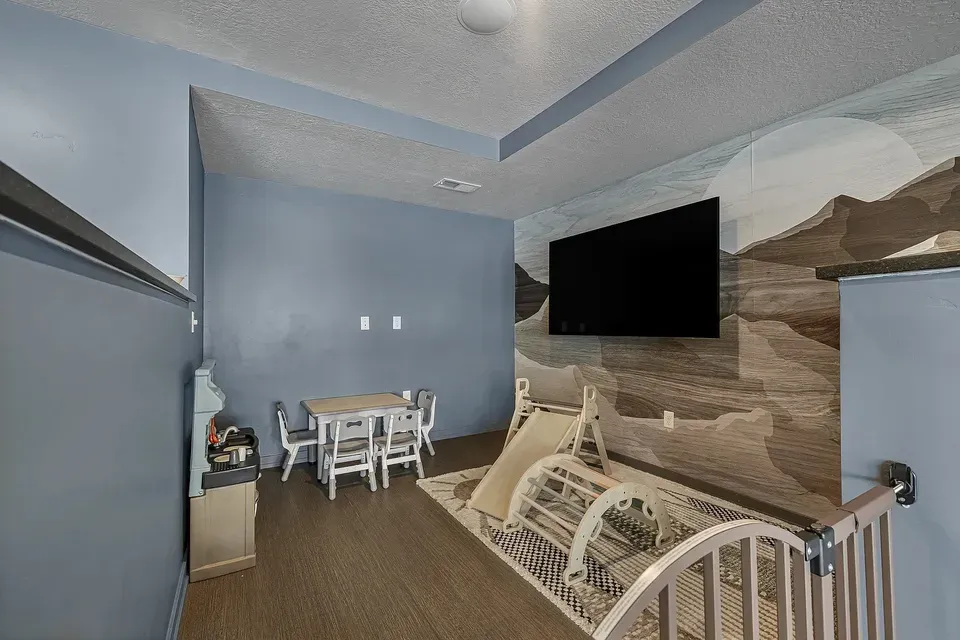 3 Bed 2 Bath Contemporary High-Rise Condo in Idaho Falls, ID - 5