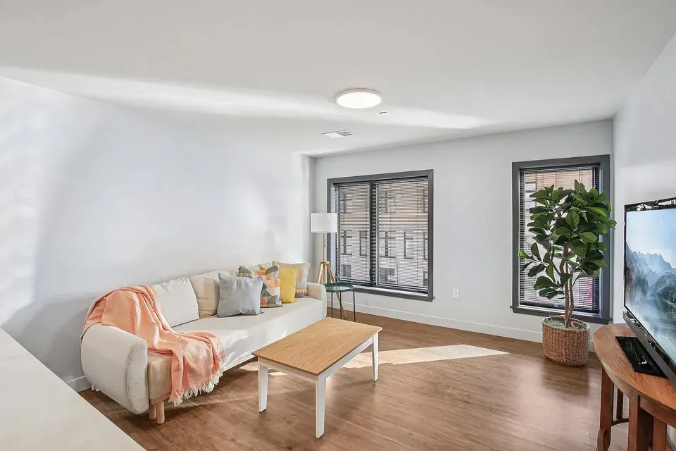 3 Bed 2 Bath Contemporary High-Rise Condo in Kansas City, KS - 3