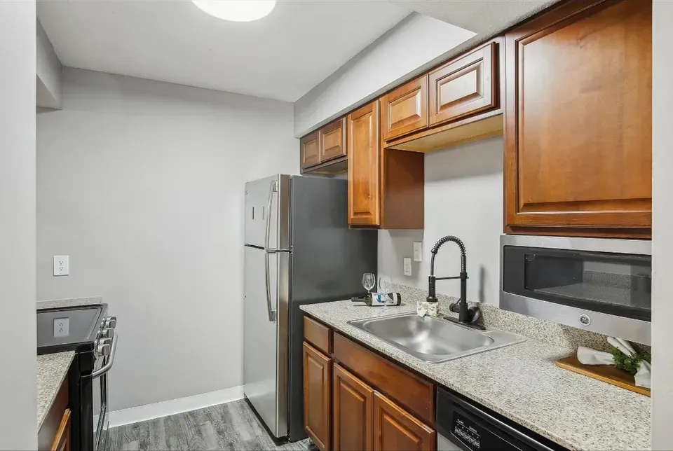 3 Bed 2 Bath Contemporary High-Rise Condo in Kansas City, KS - 2