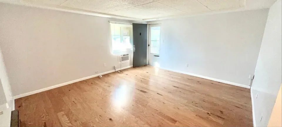 3 Bed 2 Bath Contemporary High-Rise Condo in Kansas City, KS - 2