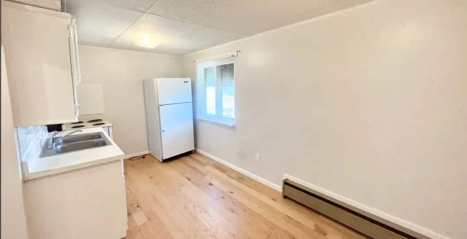 3 Bed 2 Bath Contemporary High-Rise Condo in Kansas City, KS - 4