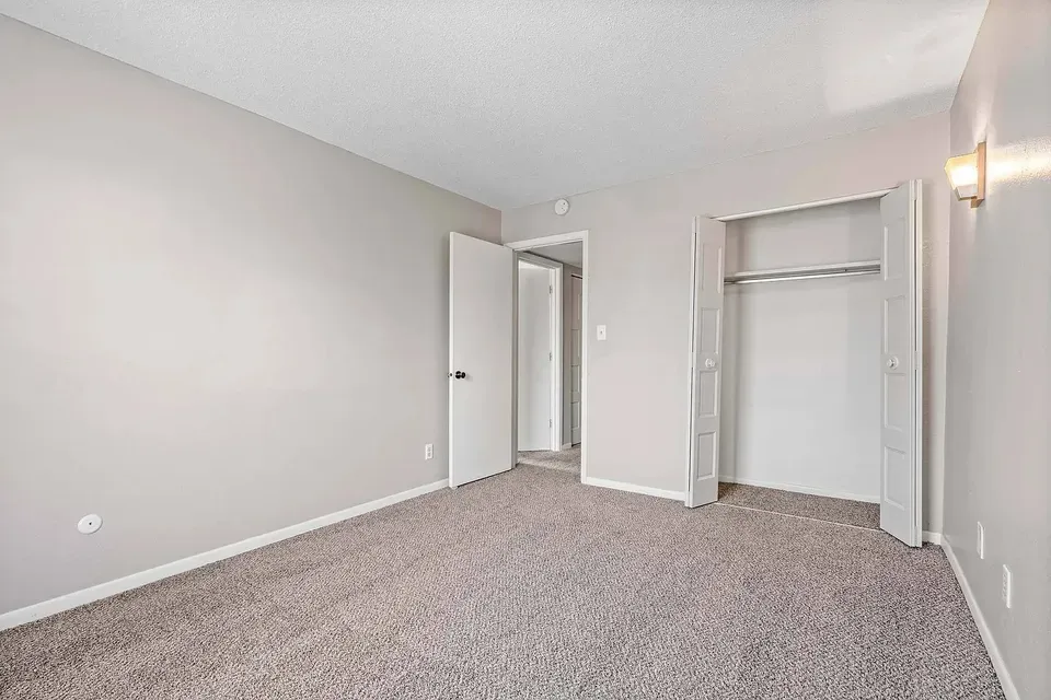 3 Bed 2 Bath Contemporary High-Rise Condo in Kansas City, KS - 2