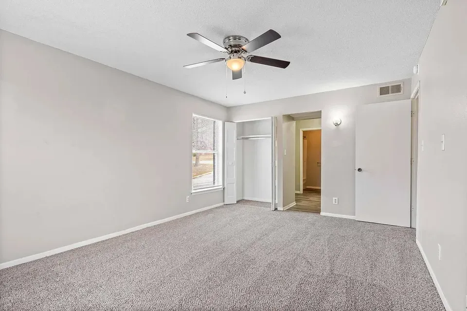 3 Bed 2 Bath Contemporary High-Rise Condo in Kansas City, KS - 3