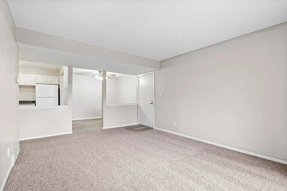 3 Bed 2 Bath Contemporary High-Rise Condo in Kansas City, KS - 5