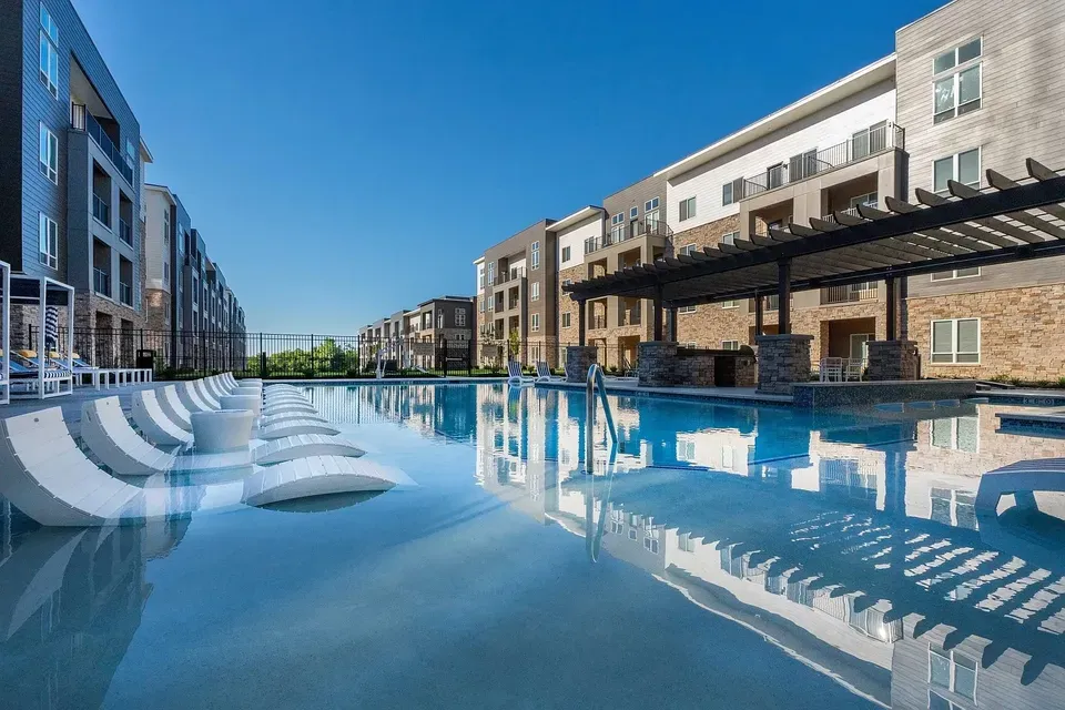 3 Bed 2 Bath Contemporary High-Rise Condo in Kansas City, KS - 1