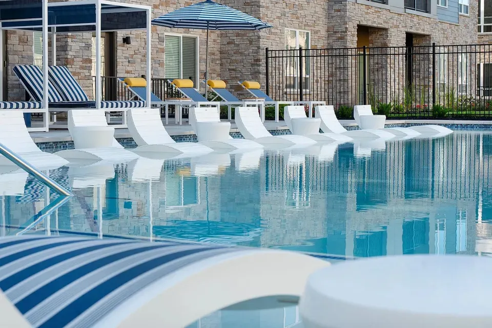 3 Bed 2 Bath Contemporary High-Rise Condo in Kansas City, KS - 3