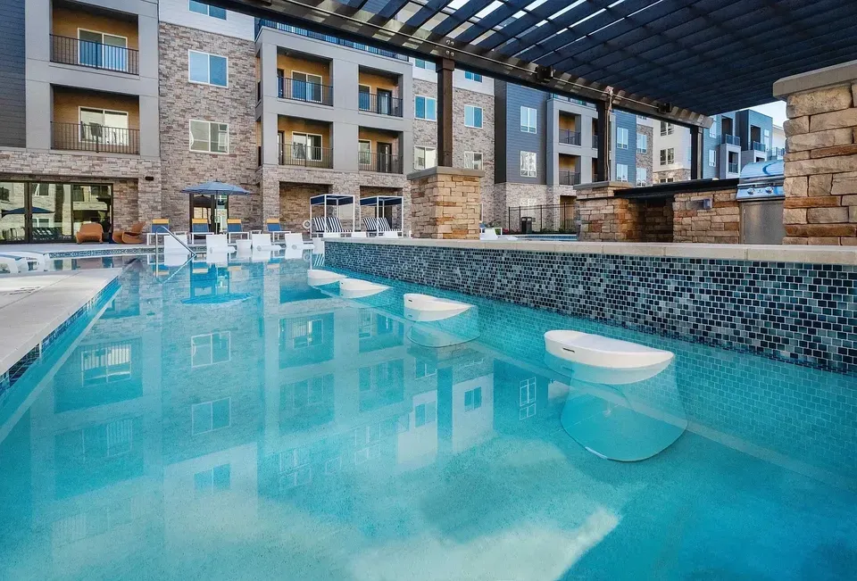 3 Bed 2 Bath Contemporary High-Rise Condo in Kansas City, KS - 4
