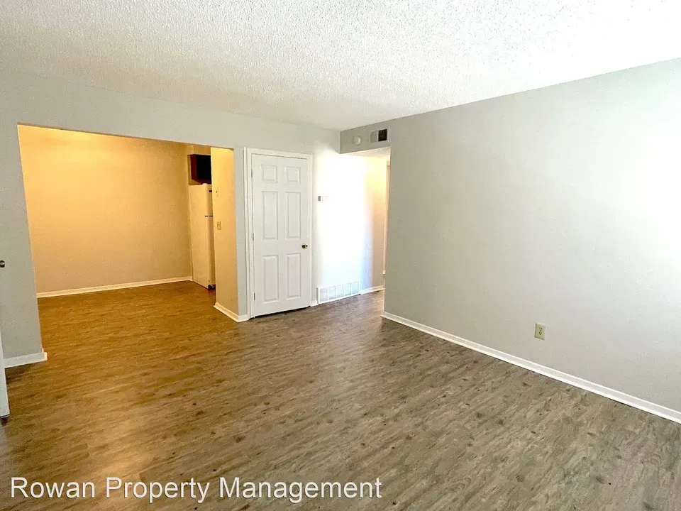 3 Bed 2 Bath Contemporary High-Rise Condo in Kansas City, KS