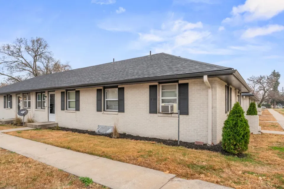 3 Bed 2 Bath Contemporary High-Rise Condo in Kansas City, KS - 1