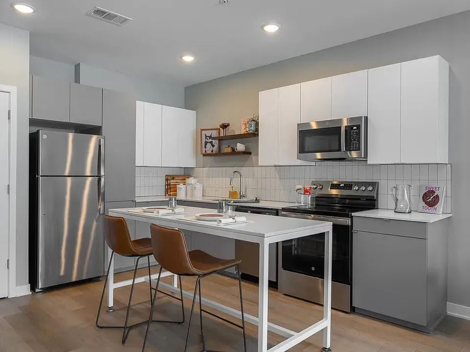 3 Bed 2 Bath Contemporary High-Rise Condo in Kansas City, KS - 2
