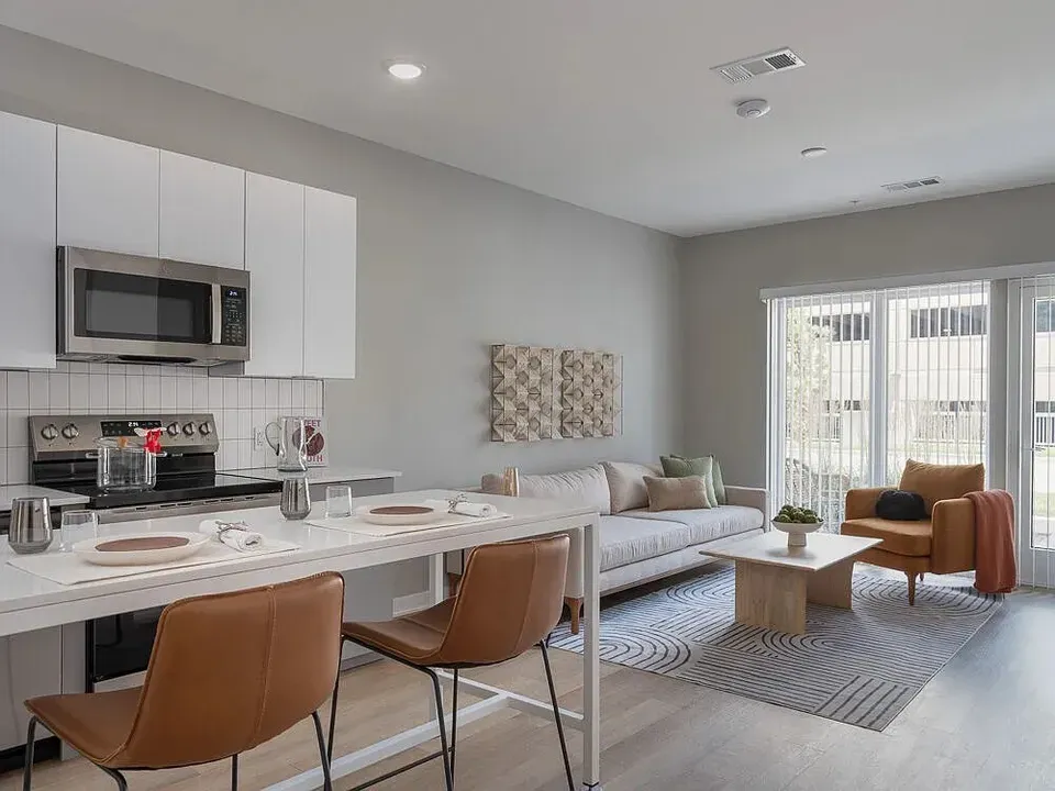 3 Bed 2 Bath Contemporary High-Rise Condo in Kansas City, KS - 3