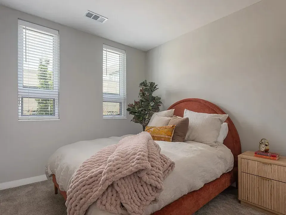 3 Bed 2 Bath Contemporary High-Rise Condo in Kansas City, KS - 5