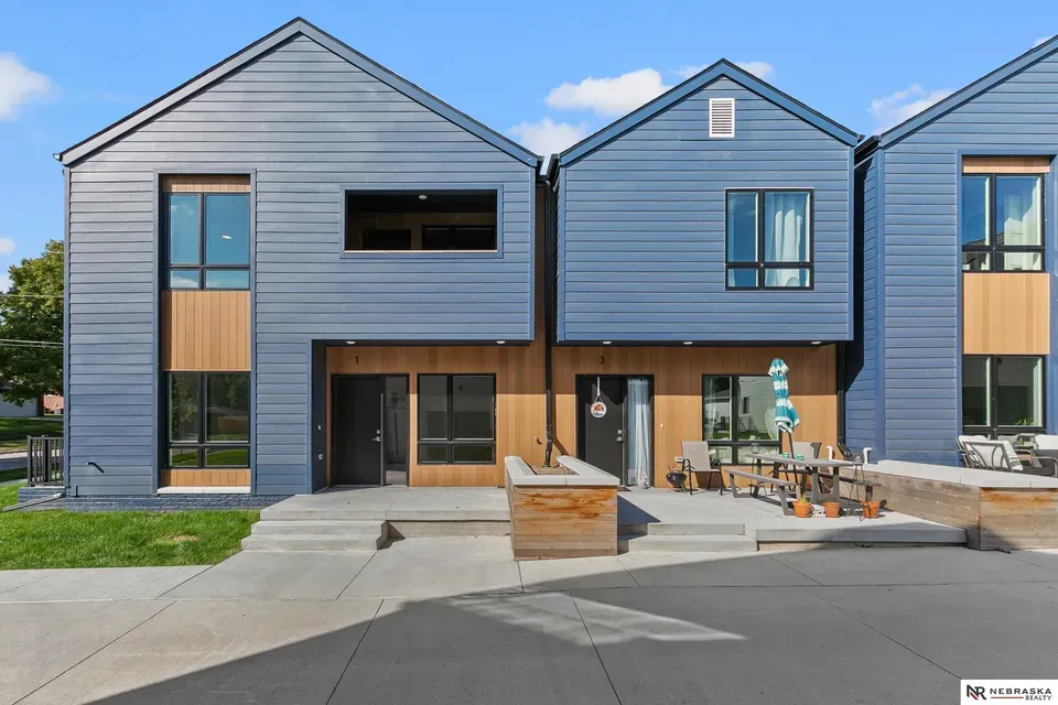 3 Bed 2 Bath Contemporary High-Rise Condo in Lincoln, NE - 1