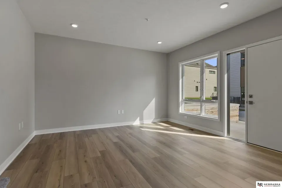 3 Bed 2 Bath Contemporary High-Rise Condo in Lincoln, NE - 4