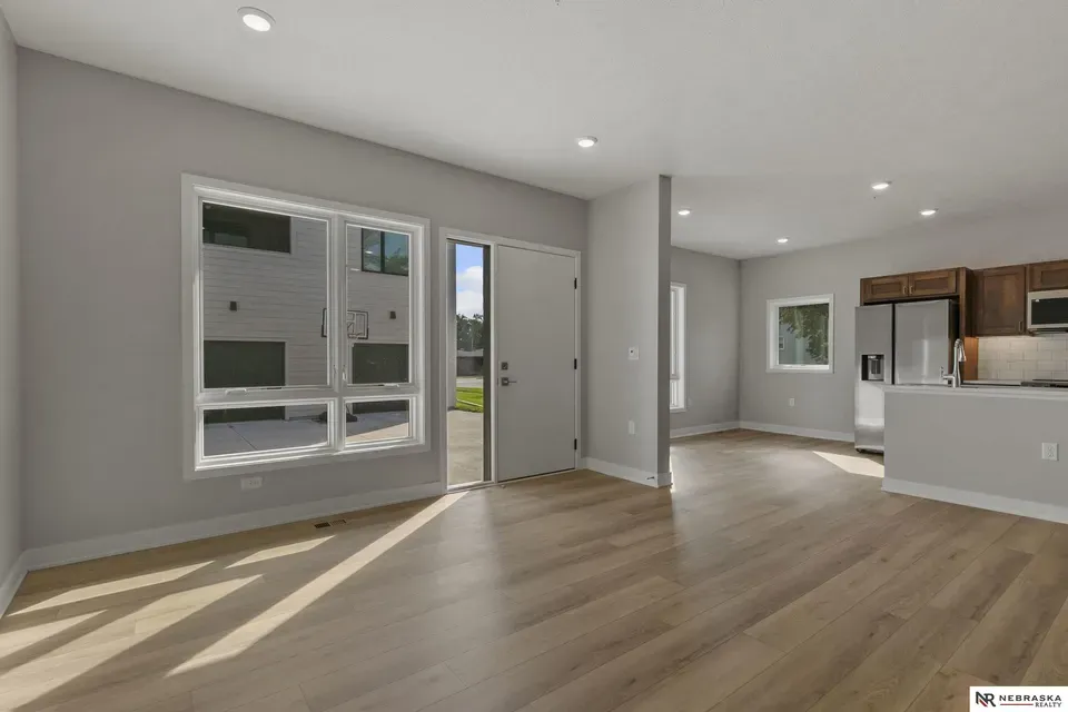 3 Bed 2 Bath Contemporary High-Rise Condo in Lincoln, NE - 5