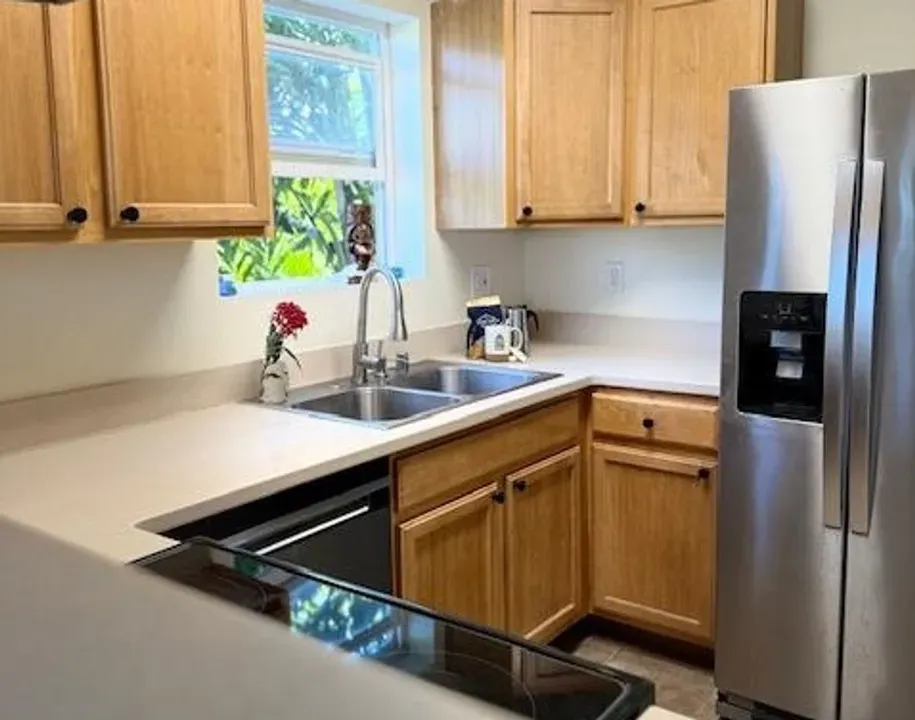 3 Bed 2 Bath Contemporary High-Rise Condo in Maui, HI - 1
