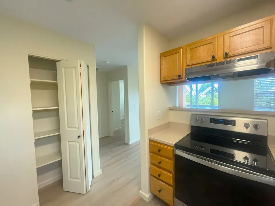 3 Bed 2 Bath Contemporary High-Rise Condo in Maui, HI - 5