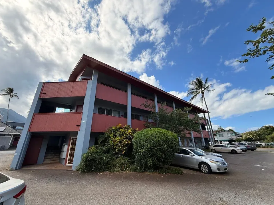 3 Bed 2 Bath Contemporary High-Rise Condo in Maui, HI