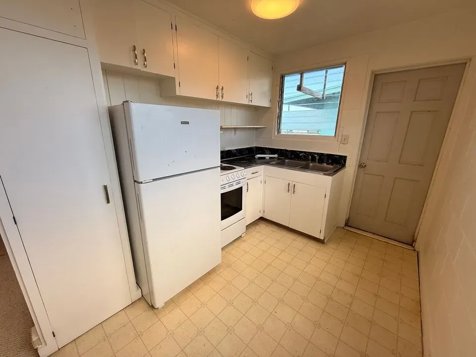 3 Bed 2 Bath Contemporary High-Rise Condo in Maui, HI