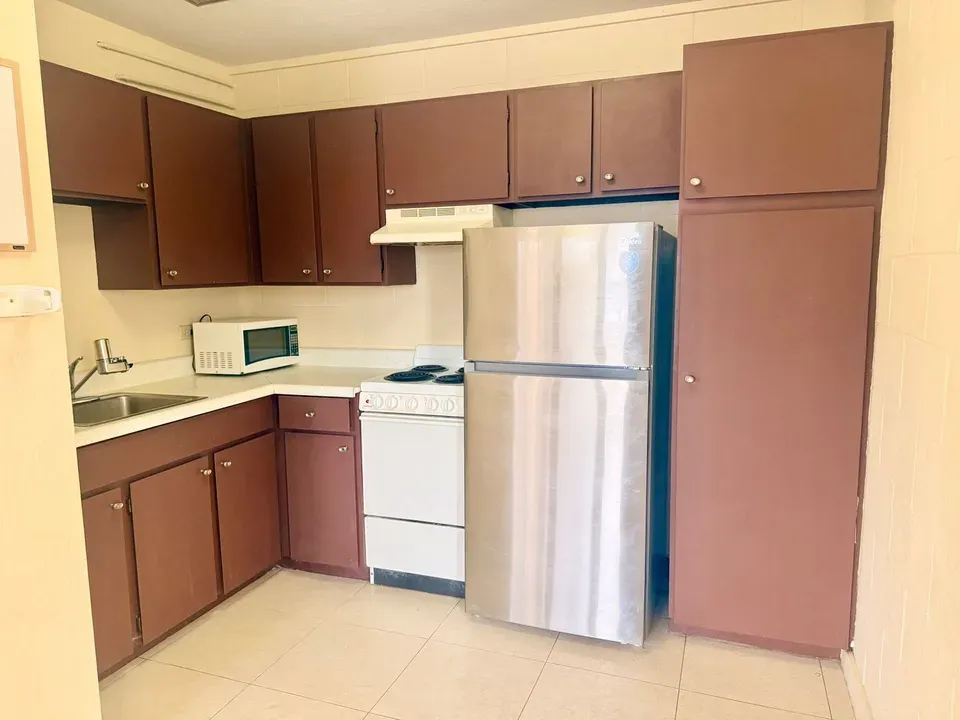3 Bed 2 Bath Contemporary High-Rise Condo in Maui, HI