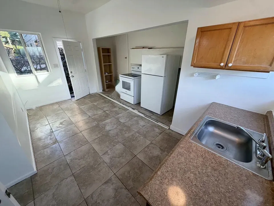 3 Bed 2 Bath Contemporary High-Rise Condo in Maui, HI