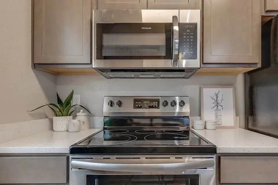 3 Bed 2 Bath Contemporary High-Rise Condo in Meridian, ID - 4
