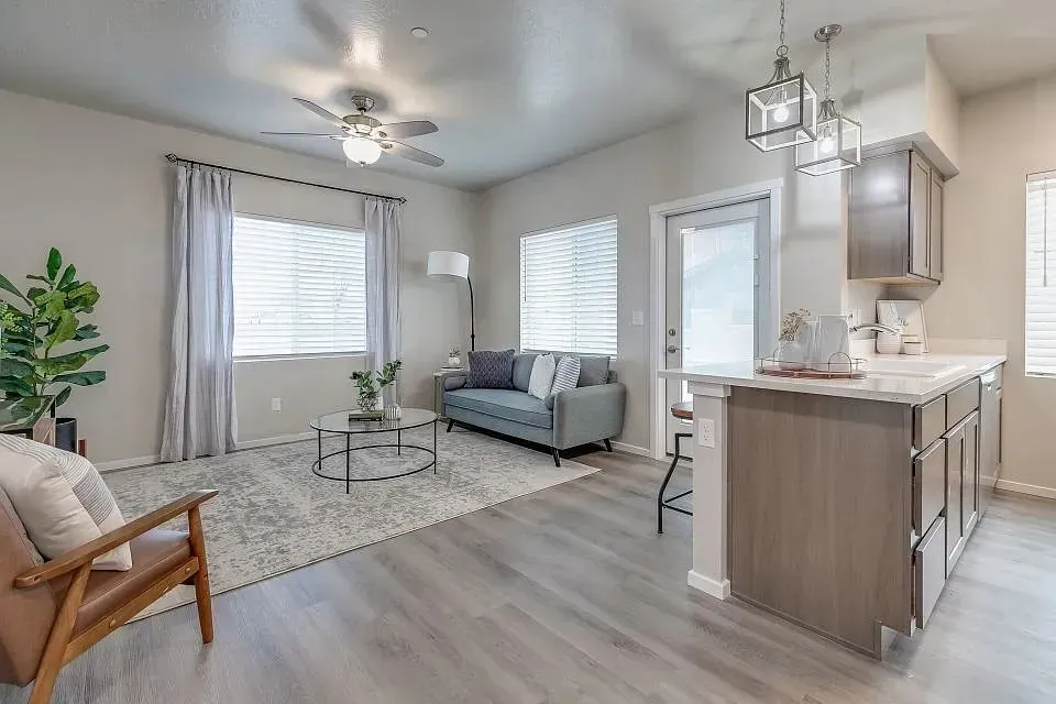 3 Bed 2 Bath Contemporary High-Rise Condo in Meridian, ID - 5