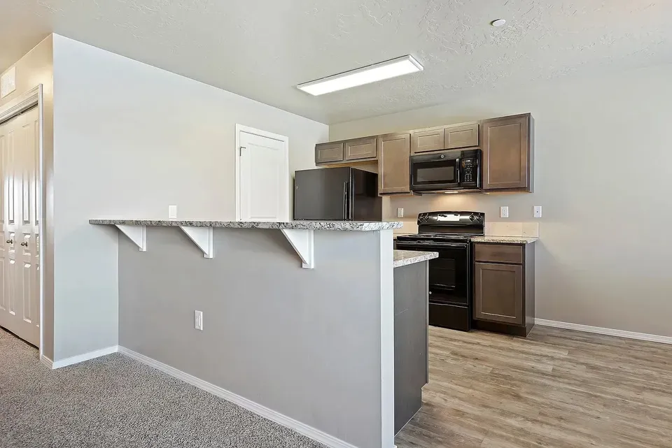 3 Bed 2 Bath Contemporary High-Rise Condo in Meridian, ID - 5