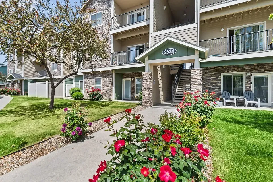 3 Bed 2 Bath Contemporary High-Rise Condo in Meridian, ID - 1