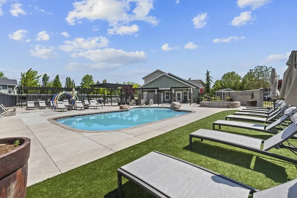 3 Bed 2 Bath Contemporary High-Rise Condo in Meridian, ID - 3