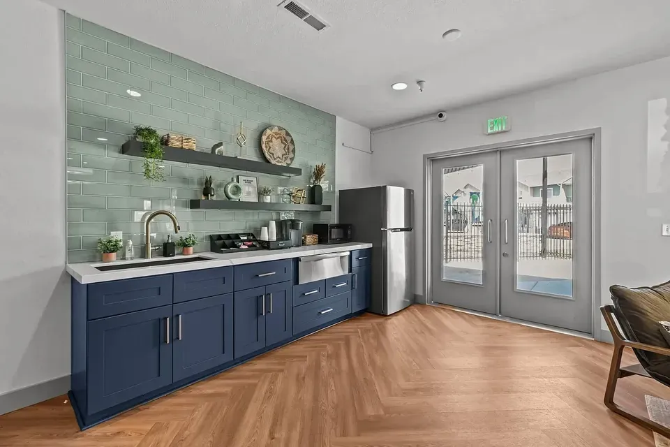 3 Bed 2 Bath Contemporary High-Rise Condo in Meridian, ID - 5
