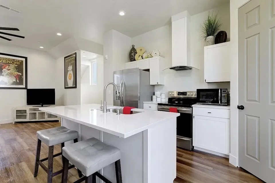 3 Bed 2 Bath Contemporary High-Rise Condo in Meridian, ID - 3