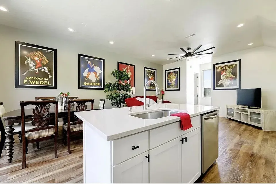 3 Bed 2 Bath Contemporary High-Rise Condo in Meridian, ID - 4
