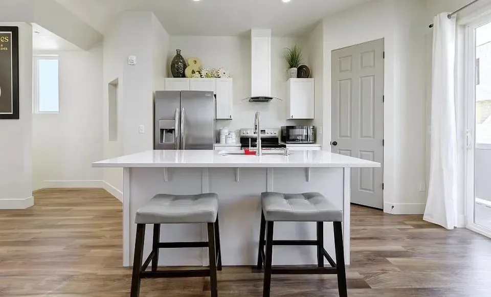 3 Bed 2 Bath Contemporary High-Rise Condo in Meridian, ID - 5